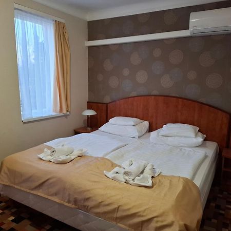 Atryum Hotel 索尔诺克 外观 照片