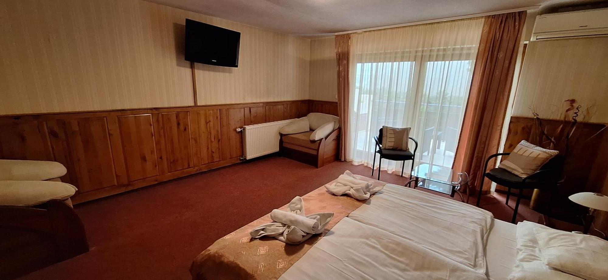 Atryum Hotel 索尔诺克 外观 照片